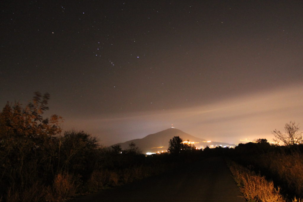 Ночной Пятигорск с горы Бештау. Звездное небо над КМВ