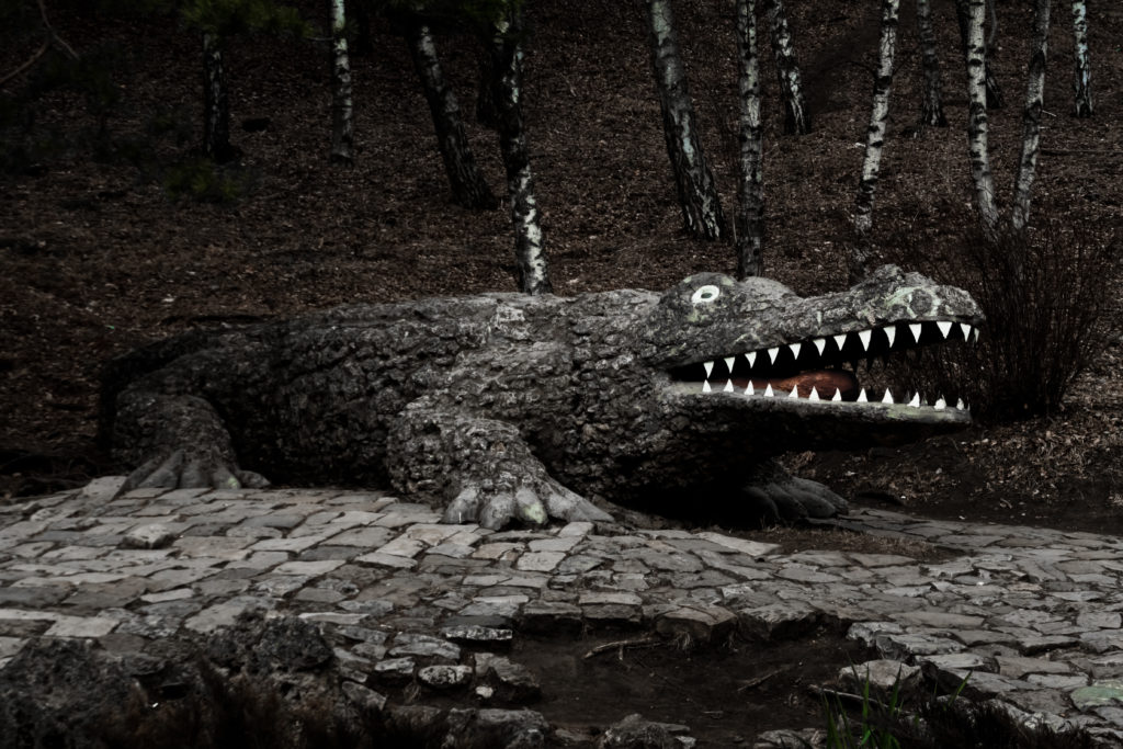Скульптура крокодила в Кисловодске