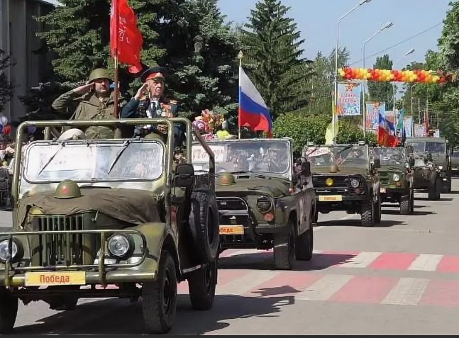 Онлайн-трансляция парада Победы в Пятигорске (прямой эфир)