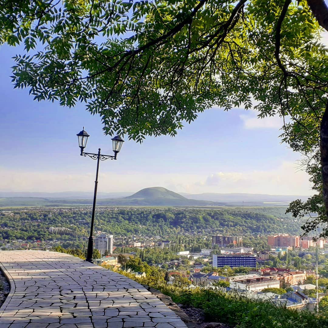 Пятигорск б. Гора Машук в Пятигорске фото. Пятигорск гора Машук достопримечательности. Курортный городок Пятигорск. Пятигорск Бештау и Машук.