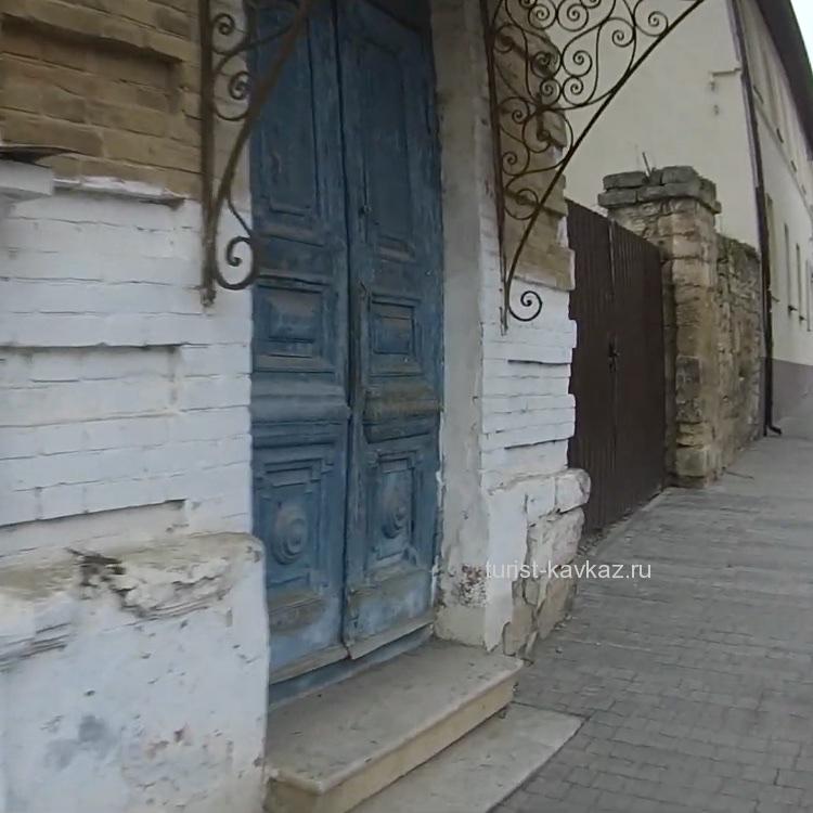 Пешая экскурсия по Пятигорску: старинные двери курортного города